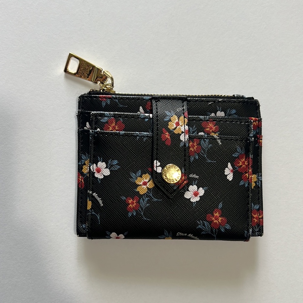 STEVE MADDEN FLORAL WALLET - Picture 2 of 4
